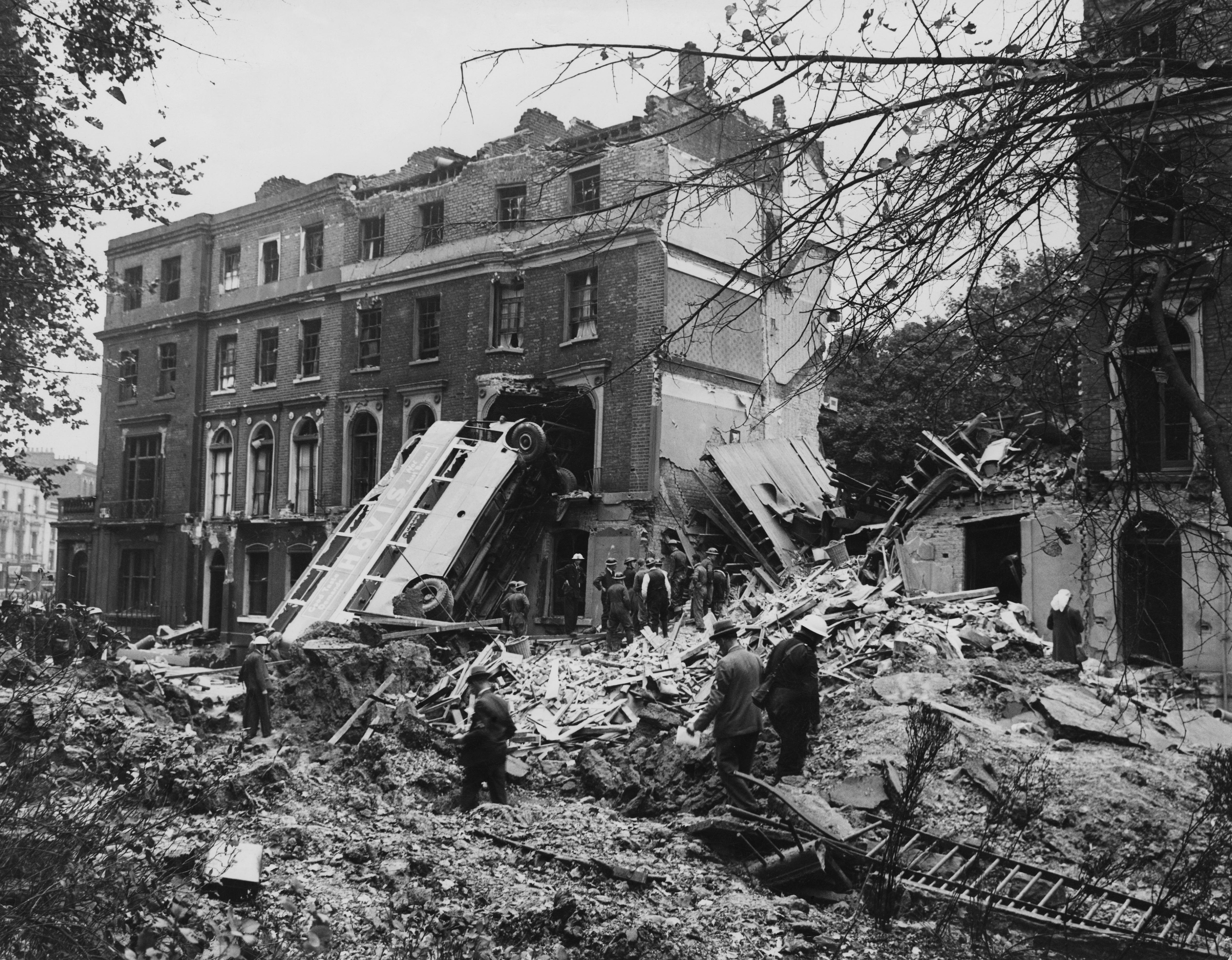 6 eyeopening images of the aftermath of the london blitz