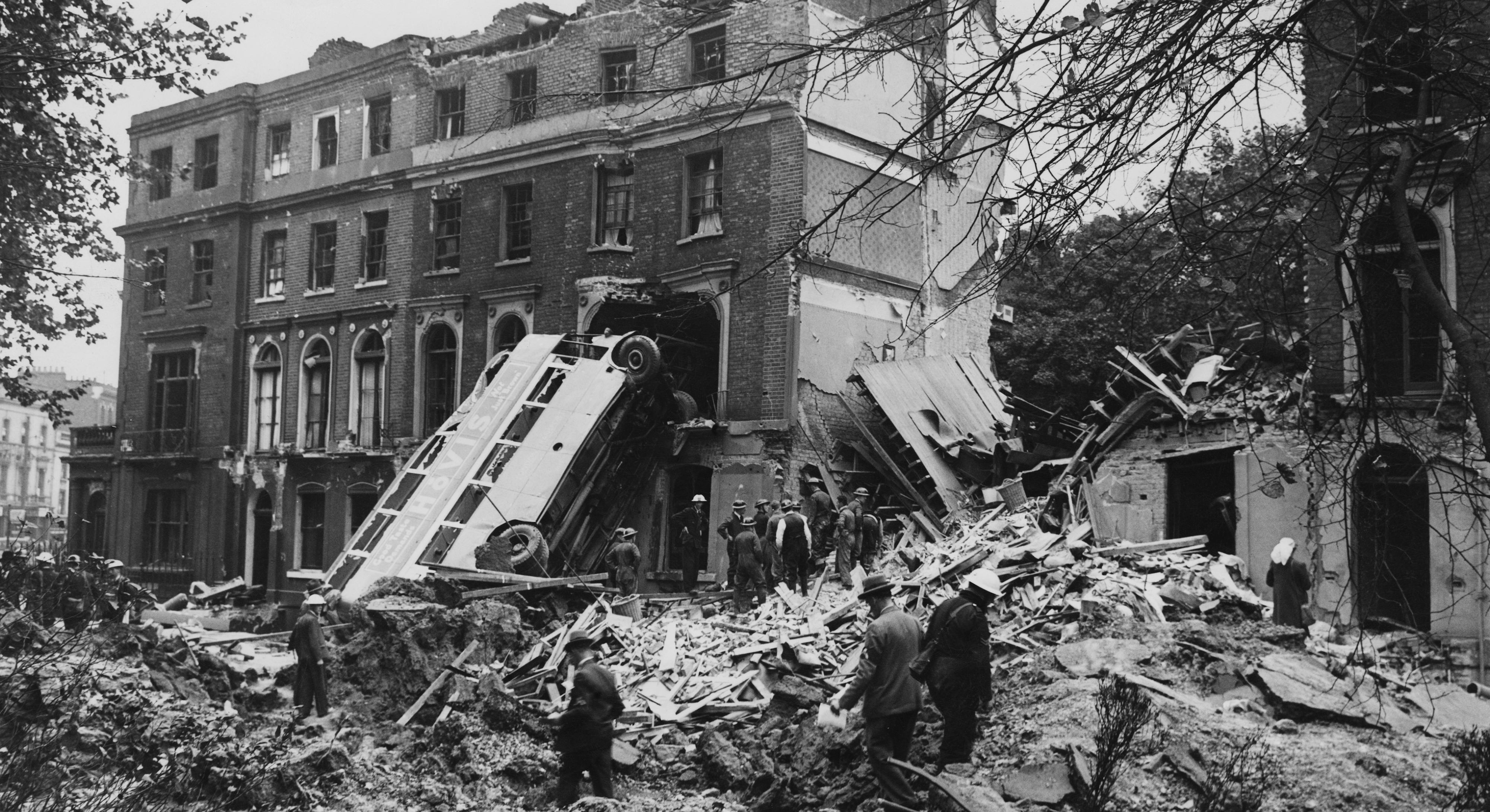 6 eyeopening images of the aftermath of the london blitz