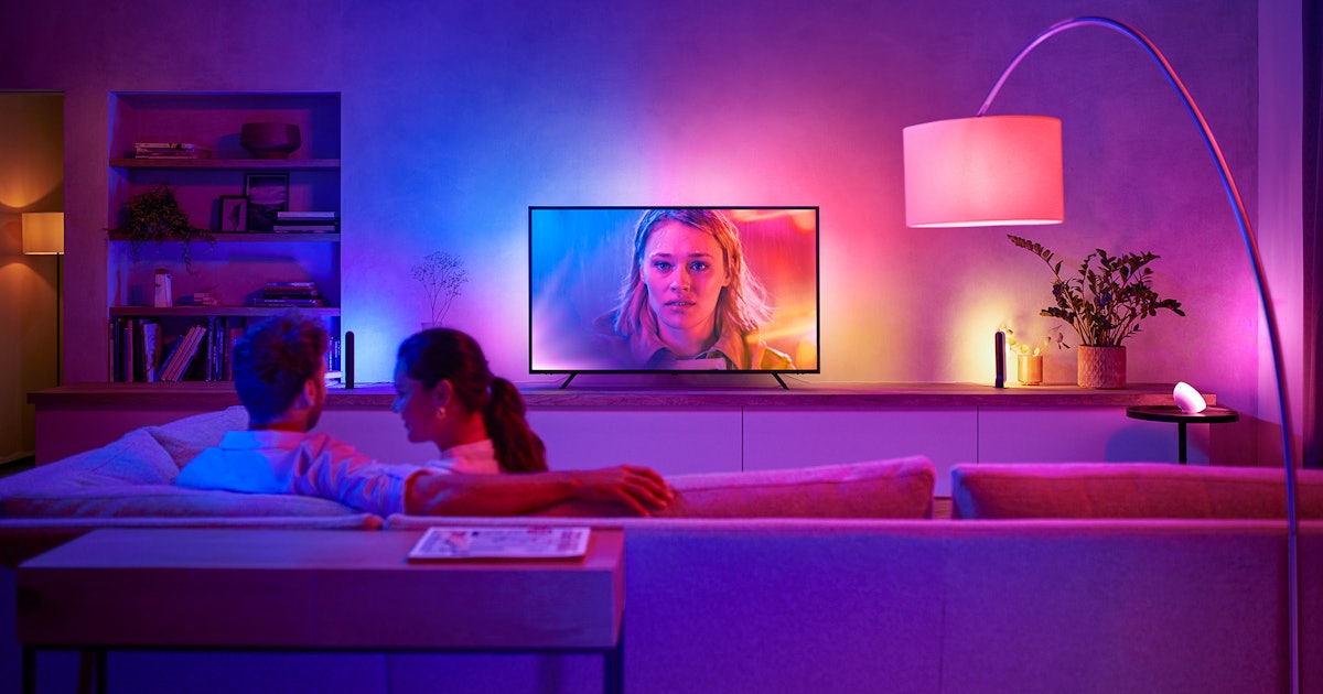 Abstractie grip Krimpen Philips Hue's new light strips take mood lighting to the extreme