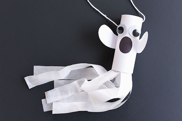 These ghost toilet rolls are so perfect and easy to make.