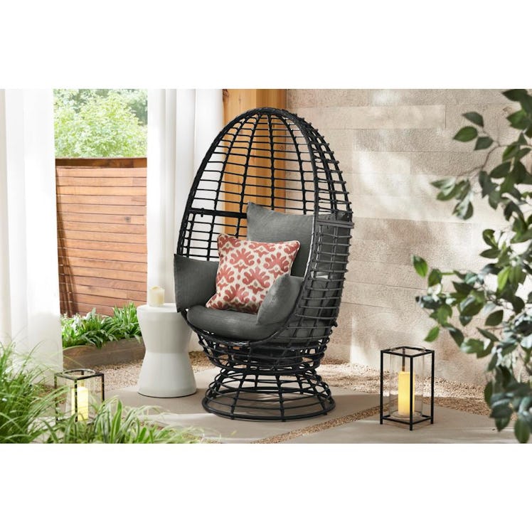 Black Wicker Outdoor Patio Egg Lounge Chair with Gray Cushions