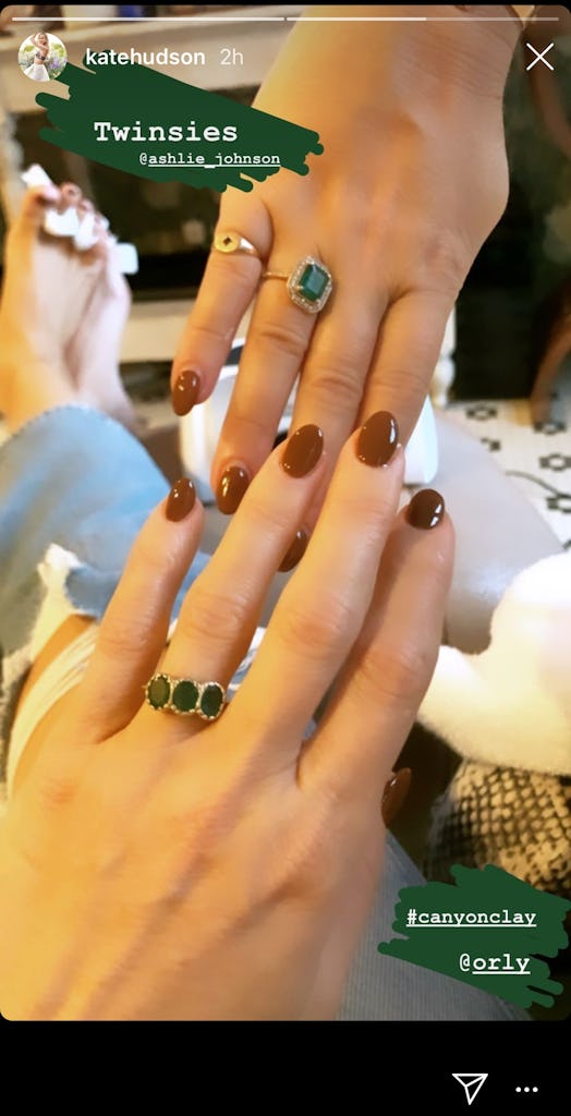 Hudson's gorgeous nails have a clay-colored tone.