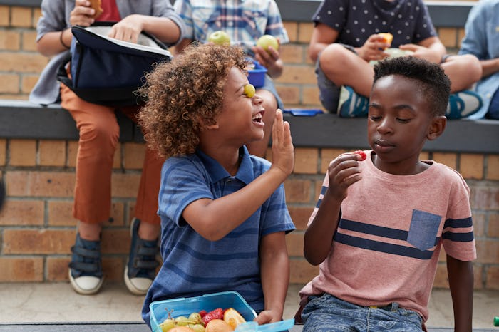 pre-k kids eating lunch outside