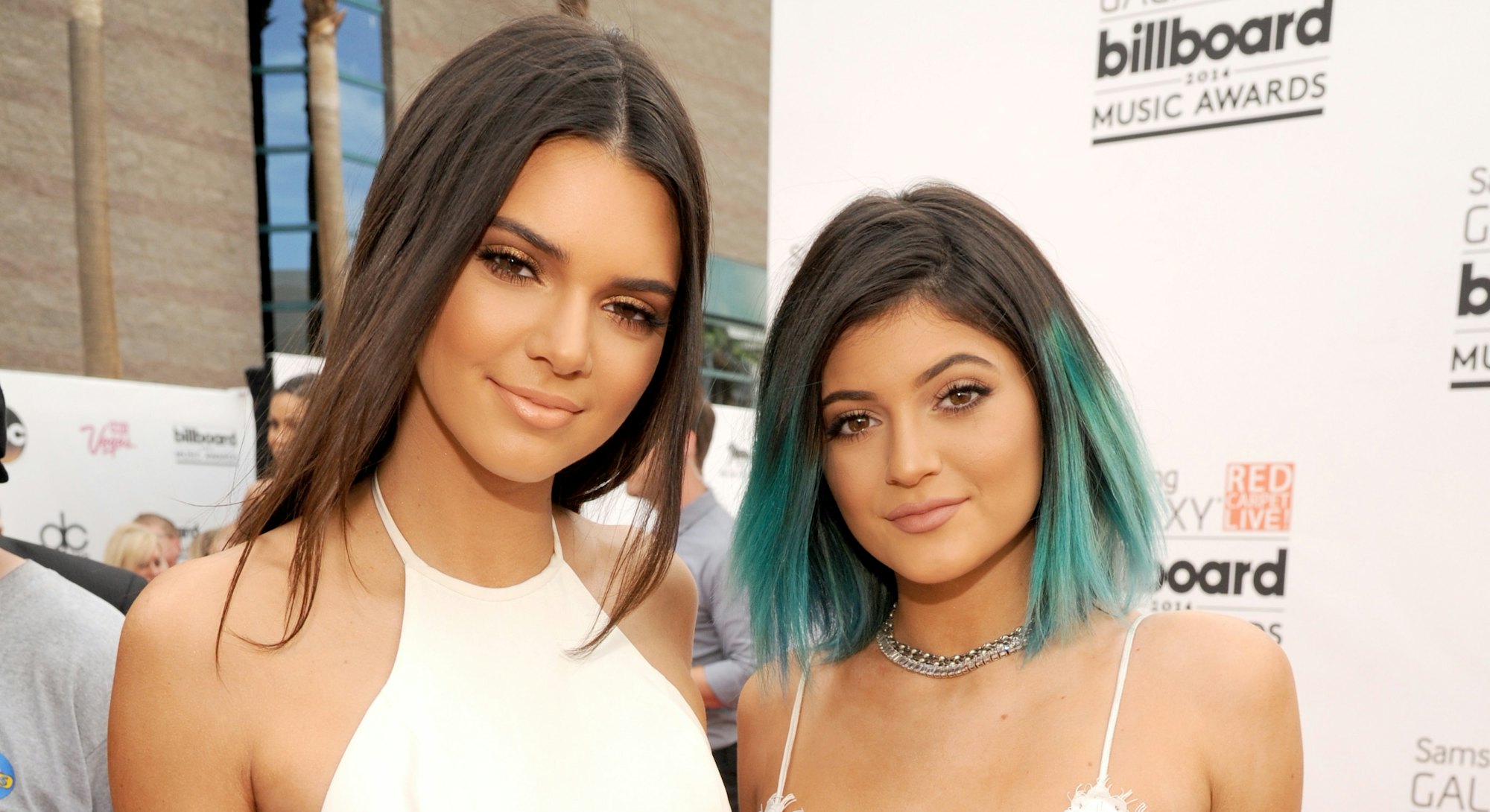 Kendall and Kylie Jenner pose on the red carpet 
