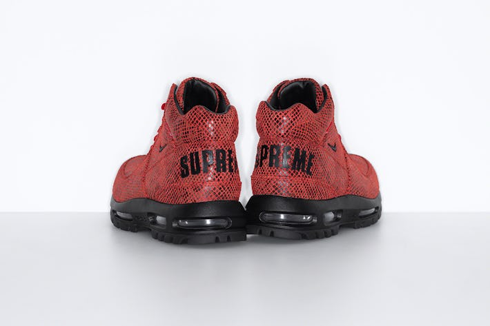 supreme nike shoe collab