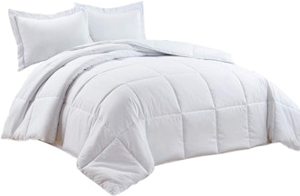 California Bedding All-Season Down Alternative Quilted 