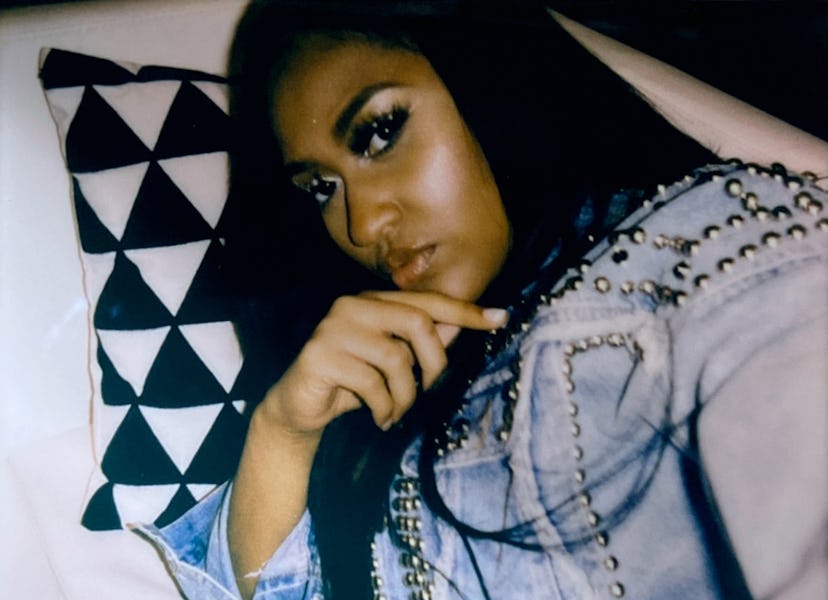 Jazmine Sullivan in a denim jacket