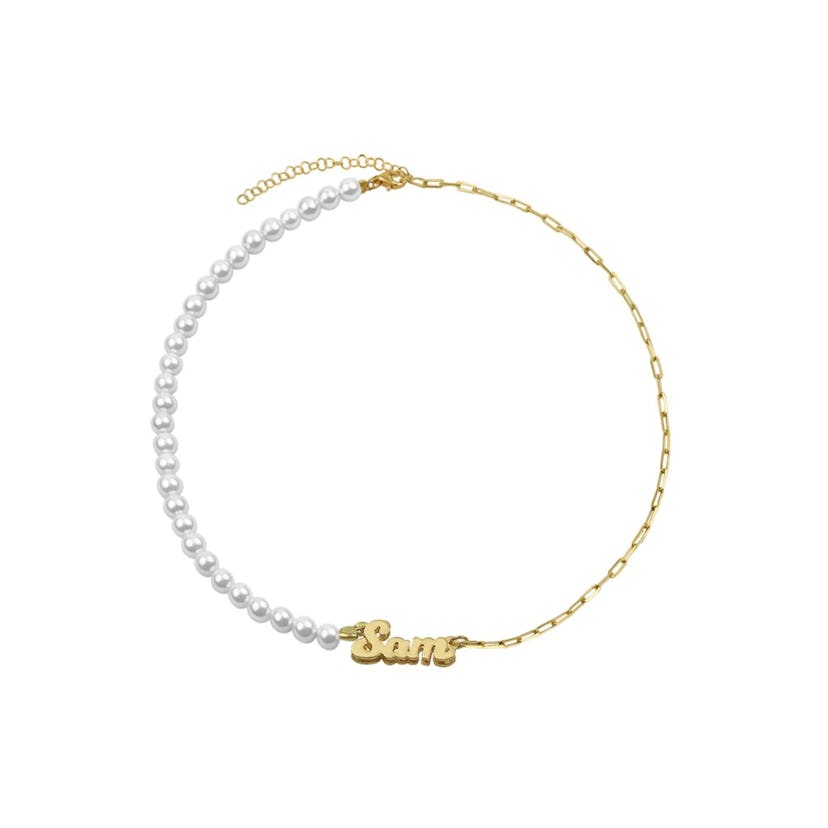 THE PEARL REDA NAMEPLATE NECKLACE