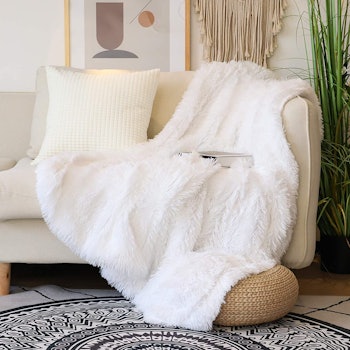 Tuddrom Faux Fur Blanket