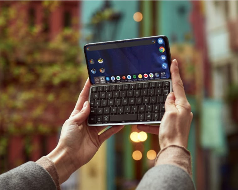 This Clamshell Qwerty Phone Might Be The World S First With 5g This Clamshell Qwerty Phone Might Be The World S First With 5g