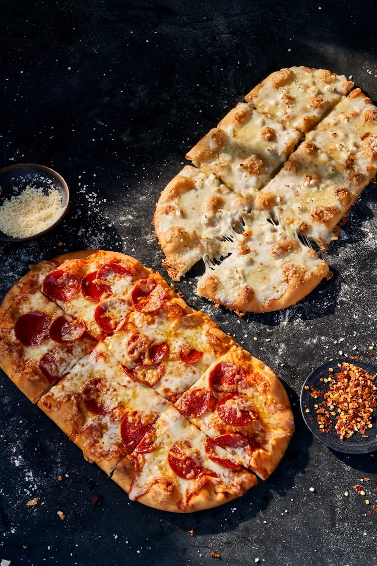 Panera’s new Flatbread Pizza flavors and Family Feast deals for 2021 sound tasty.