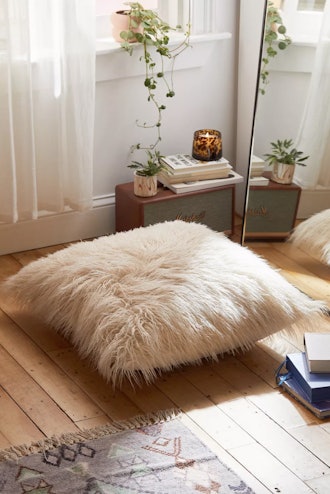  Mila Faux Fur Floor Pillow