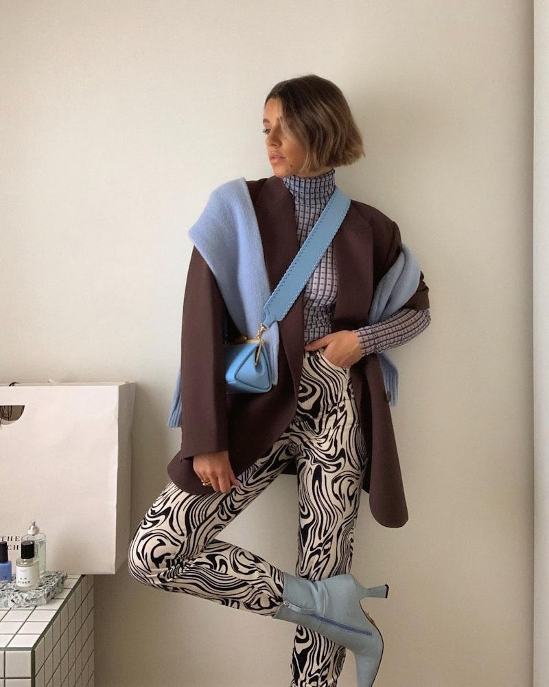 Katie Holmes’ Sweater Outfit Employed This InfluencerApproved Style Hack(02)