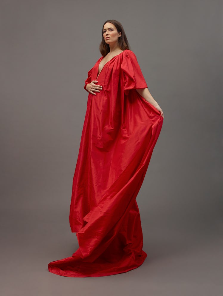 Pregnant Mandy Moore poses in a red Oscar de la Renta dress.