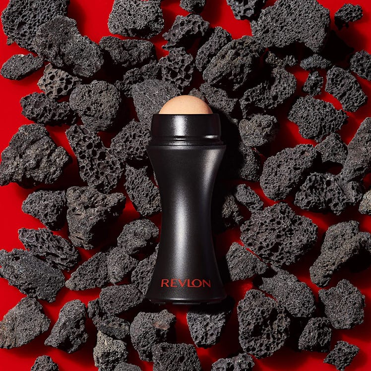 REVLON Oil-Absorbing Volcanic Face Roller