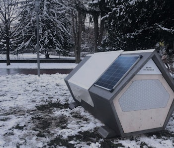 An Ulmer Nest pod in a park with snow on the ground.