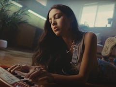 Olivia Rodrigo plays a small keyboard in the music video for "Driver's License."