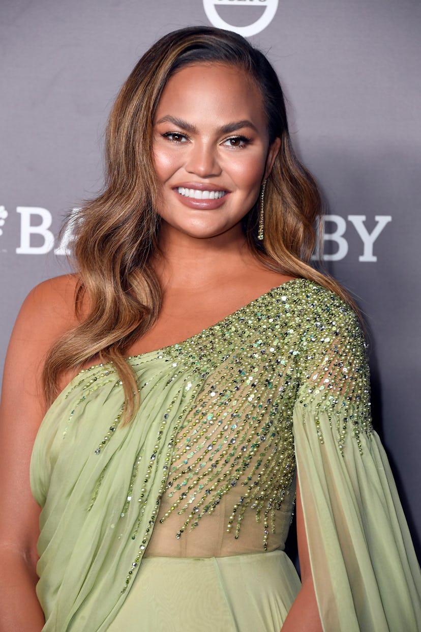 Chrissy Teigen's balayage highlights are a lower-maintenance highlighting trend that'll be big this ...