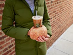 Panera Bread's new Iced and Toasty Bread Bowl Glove is following in the Baguette Pillow’s footsteps.