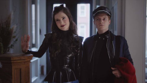 Zoe Levin and Brendan Scannell in Bonding via the Netflix press site