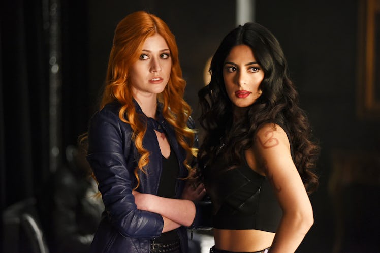 Katherine McNamara and Emeraude Toubia as Clary and Isabelle in Shadowhunters.