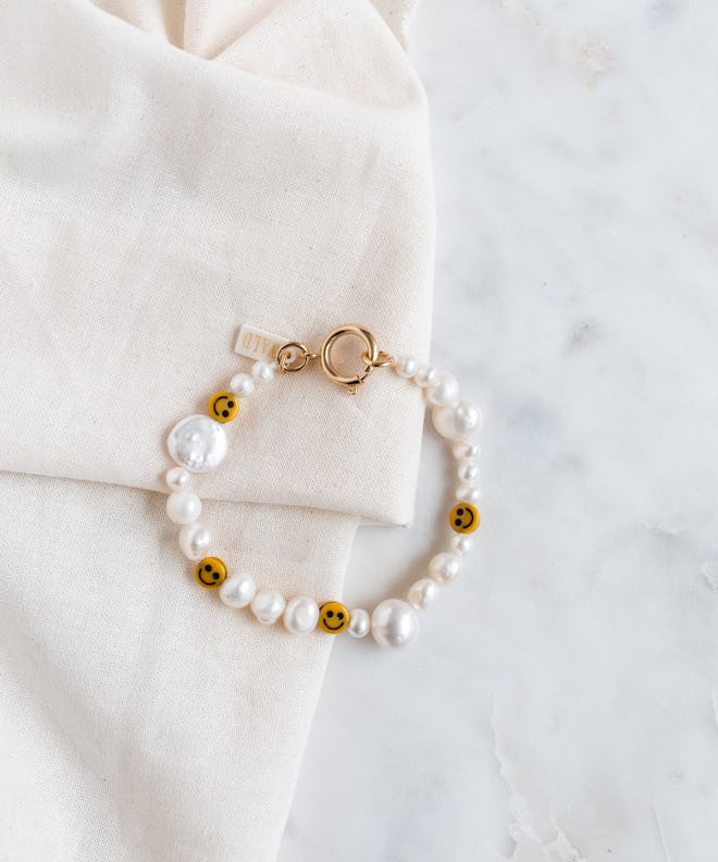 Smilie Dude Pearl Bracelet