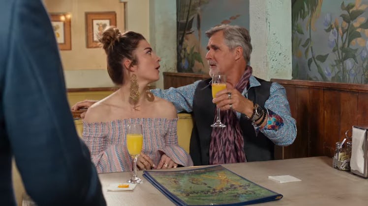 Artie and Alexis from 'Schitt's Creek' drink mimosas at Café Tropical.
