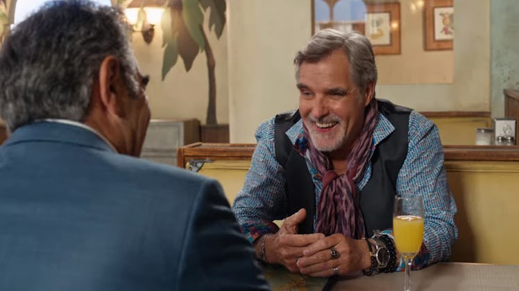 Artie and Johnny from 'Schitt's Creek' laugh and chat in the cafe.