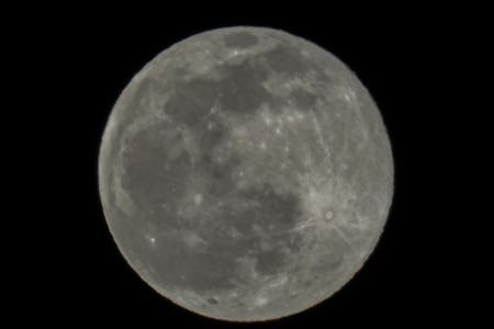 using ai to fake detailed moon photos