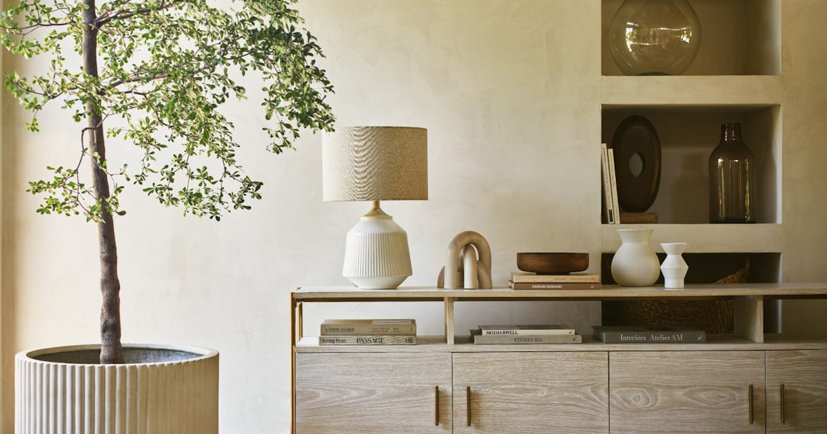 Meetup washington West Elm Santa Rosa Round Dining Table / The legs are made from elm