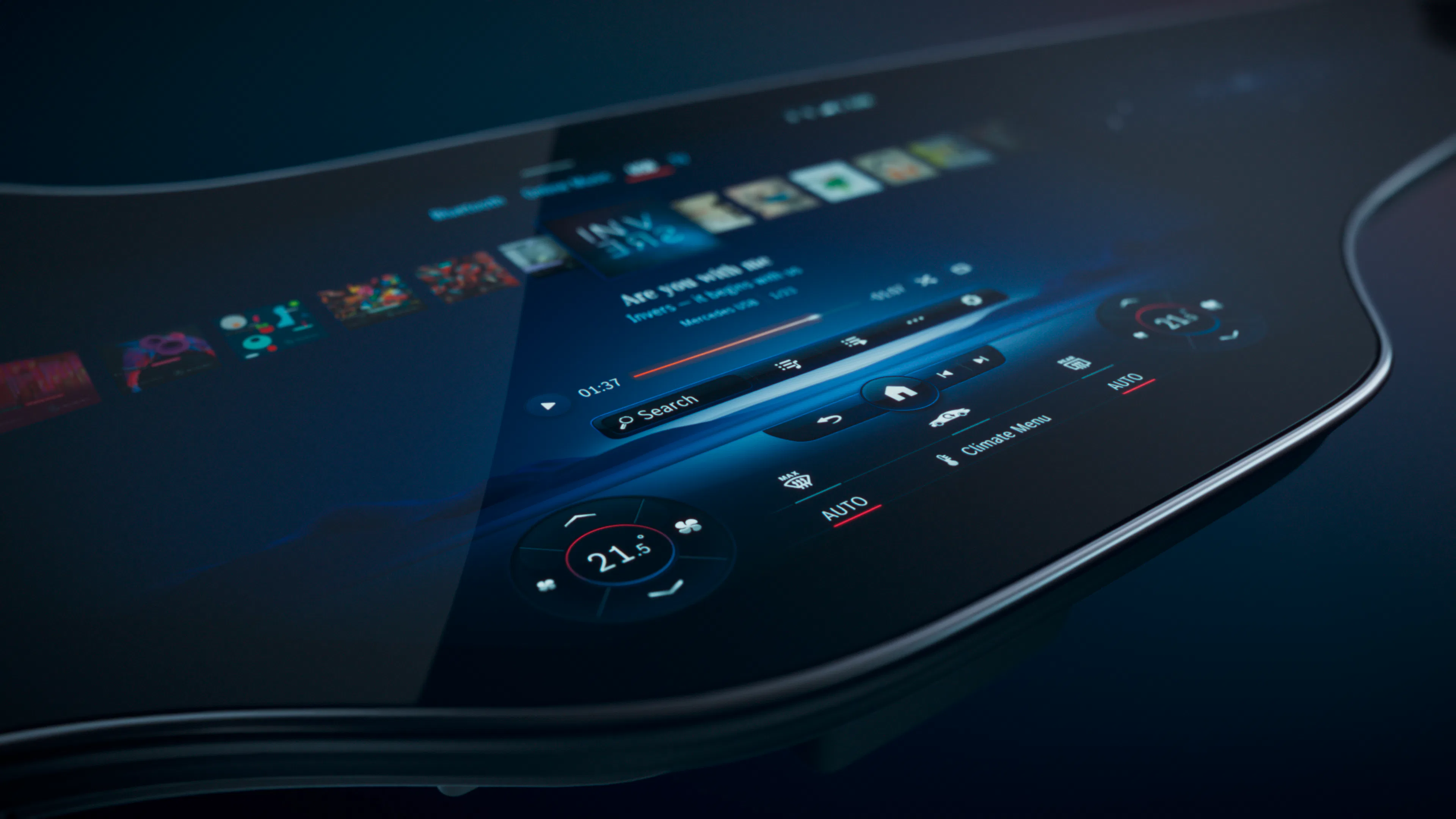 Mercedes-Benz shows off its humongous in-car display