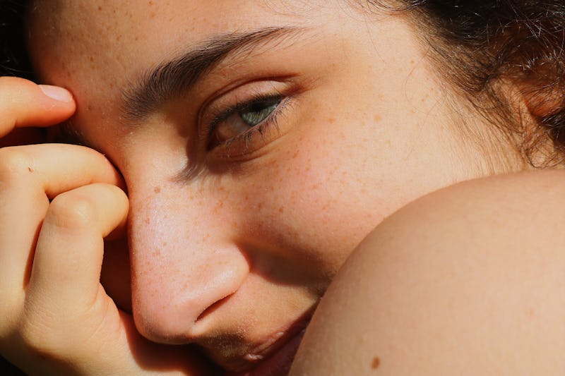 How Long Does It Take For Eyelashes To Grow Back? Experts Explain How Long Does It Take For Eyelashes To Grow Back? Experts Explain