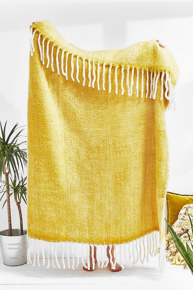 Cosy throw blanket