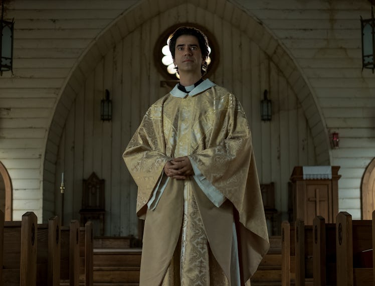 Hamish Linklater as the priest in Netflix series Midnight Mass.