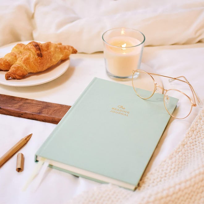 These reading journals feature a minimalist design and come in four colors to choose from.