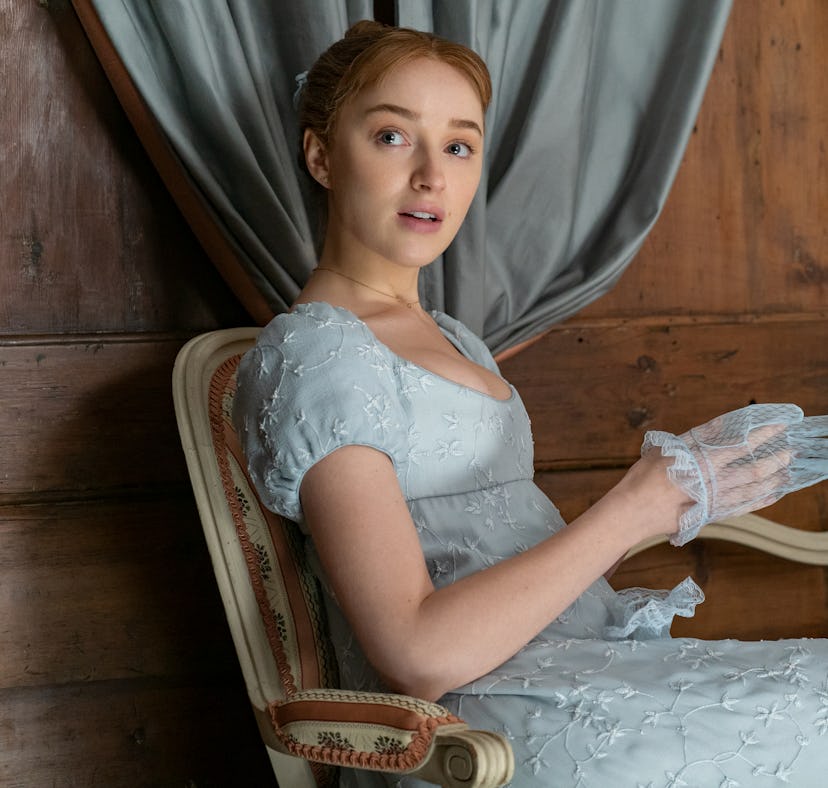 Redhead Halloween costume: Daphne Bridgerton