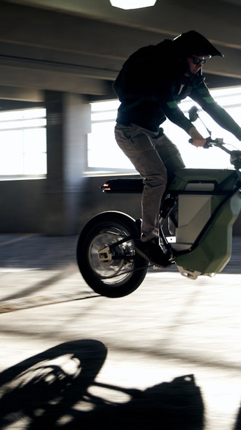 An electric bike and motorcycle hybrid with swappable battery from Land Energy. E-bike. E-motorcycle...
