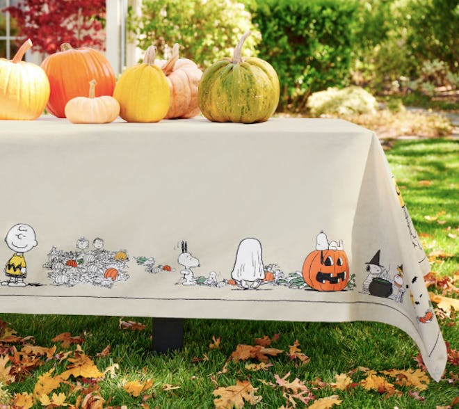 Peanuts cartoon Halloween tablecloth