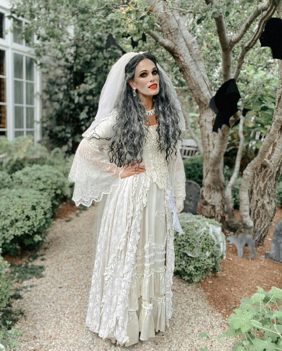 Celebrity Halloween Decor Molly Sims