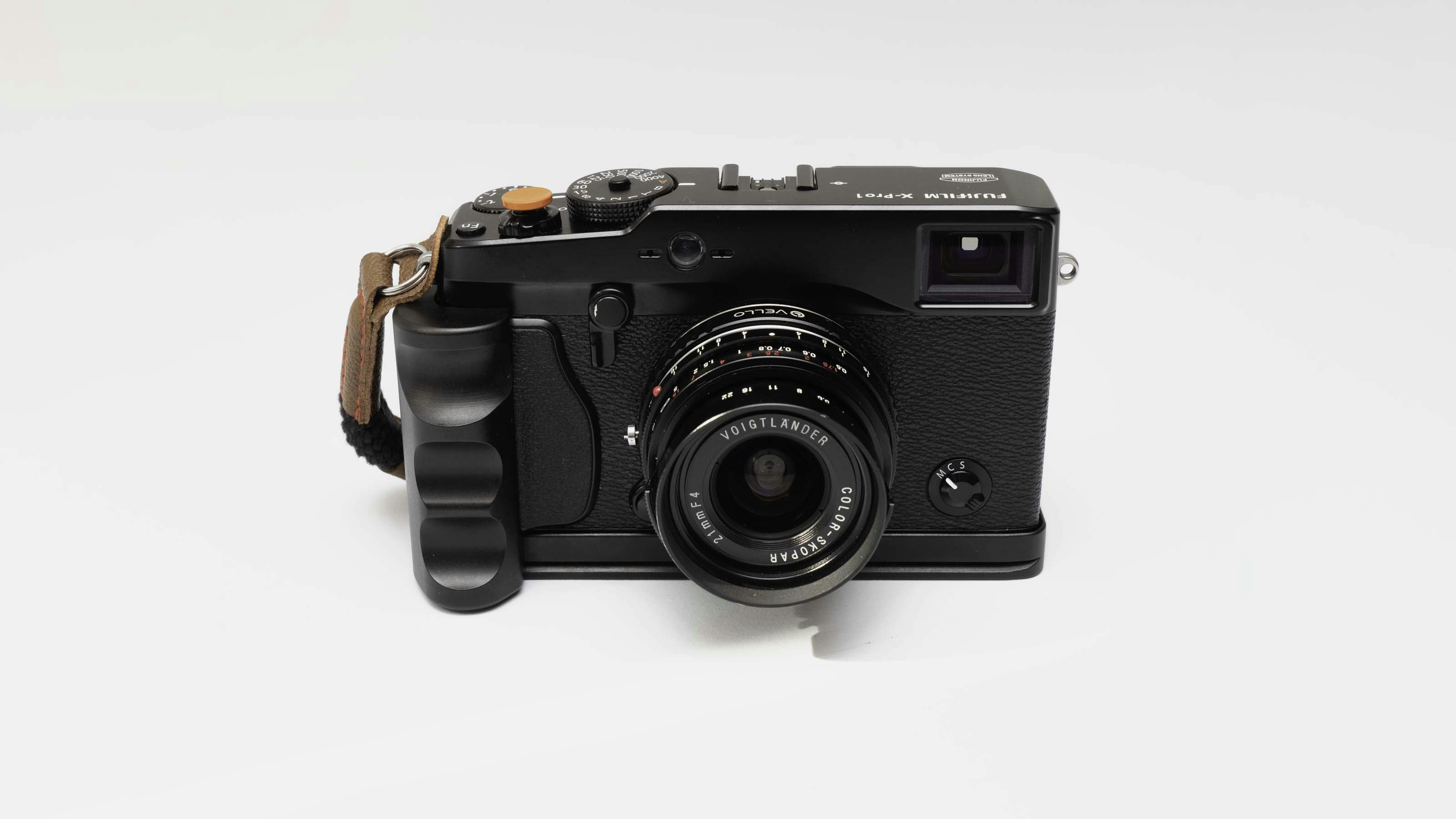 Does Fujifilm's ancient X-Pro1 have a mythical, 'film-like' sensor?