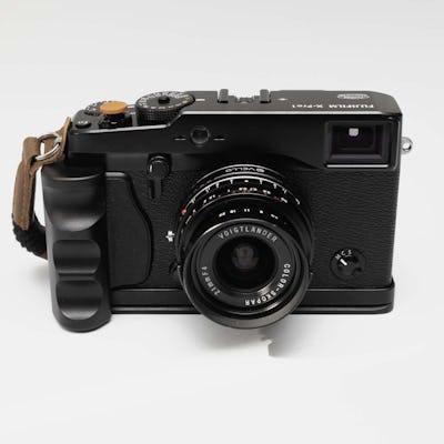Does Fujifilm's ancient X-Pro1 have a mythical, 'film-like' sensor?
