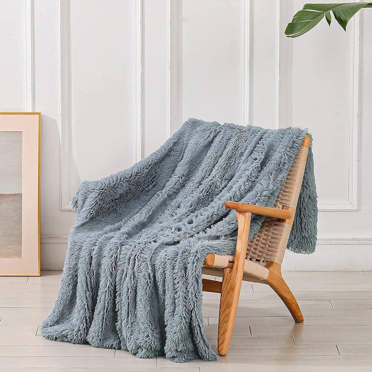 Tuddrom Faux Fur Throw Blanket