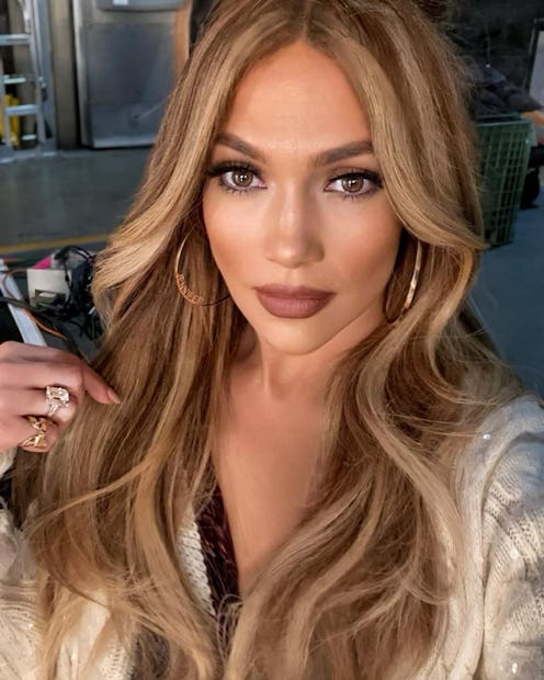 Chunky highlights are seen on celebrities like Jennifer Lopez