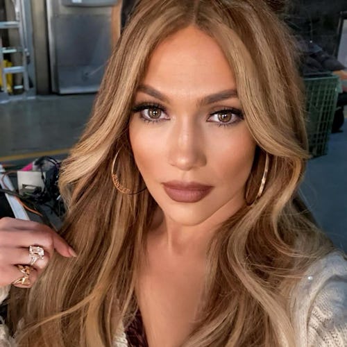 Chunky highlights are seen on celebrities like Jennifer Lopez