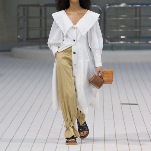 runway model carrying bags