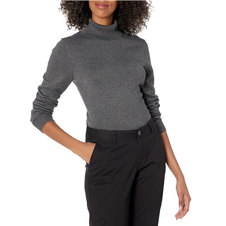 Amazon Essentials Classic Fit Lightweight Long-Sleeve Turtleneck Sweater