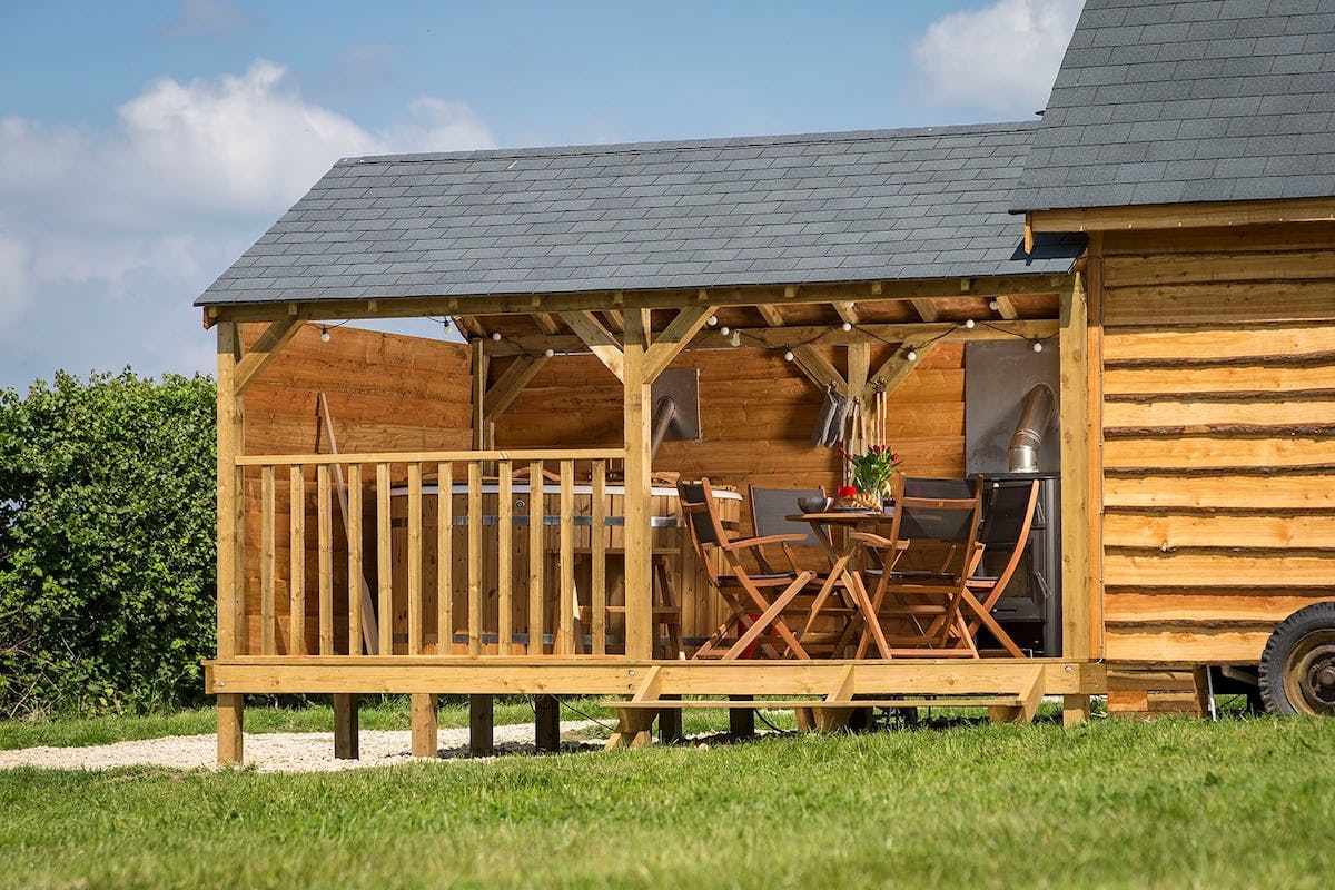A wooden countryside cabin with a closed patio section in Mickleton, Gloucestershire