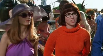 Daphne (Sarah Michelle Gellar) and Velma (Linda Cardellini) in the 2002 film Scooby-Doo.