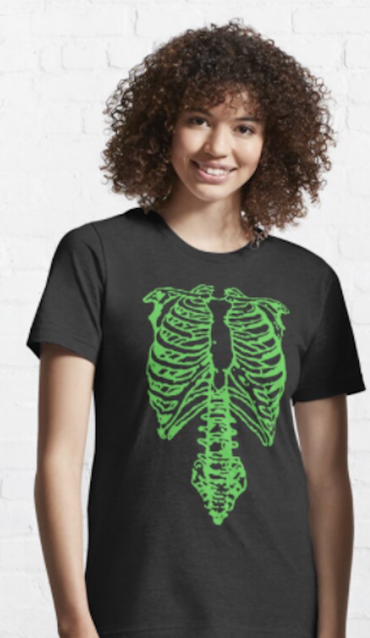 These cheugy Halloween trends include skeleton T-shirts.