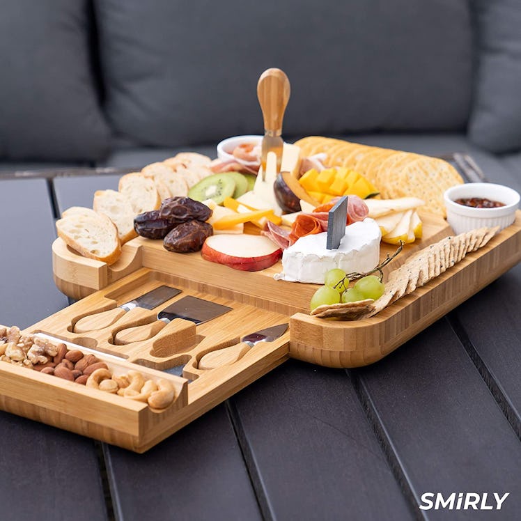 SMIRLY Cheese Board and Knife Set